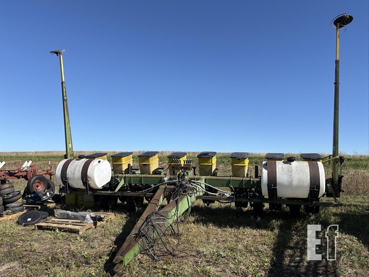 john-deere-7000-image-1