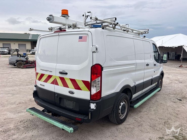 2019-ford-transit-image-3