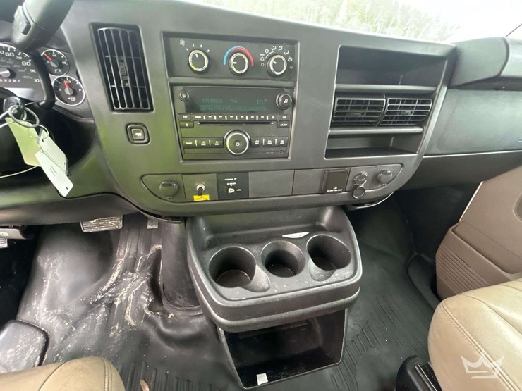 2015-chevrolet-express-4500-image-30