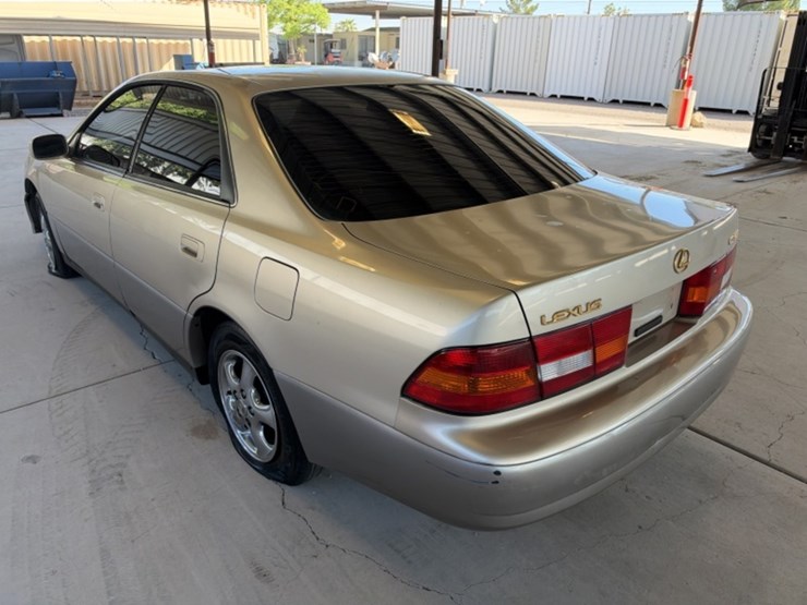 1997-lexus-es300-sdn-image-7