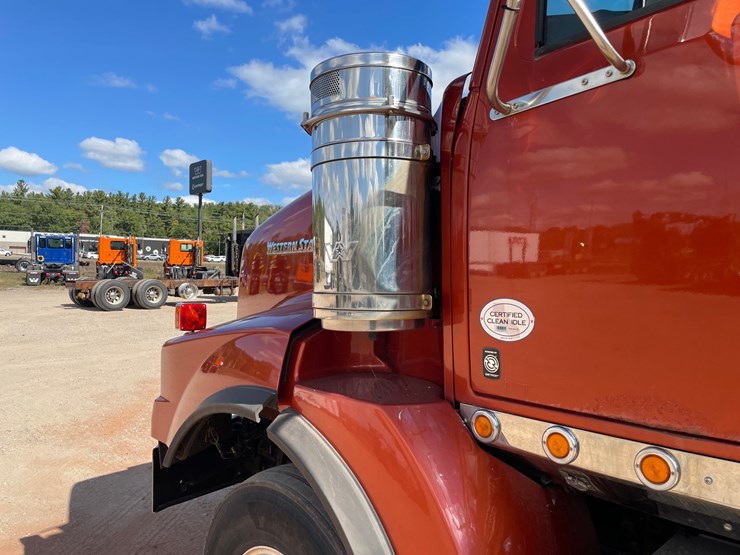2016-western-star-4900sb-image-17