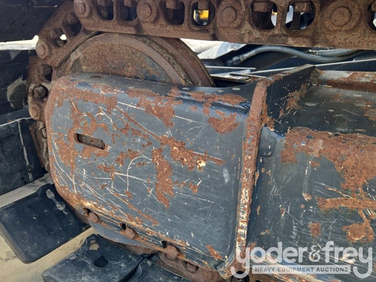 2020-deere-85g-image-13