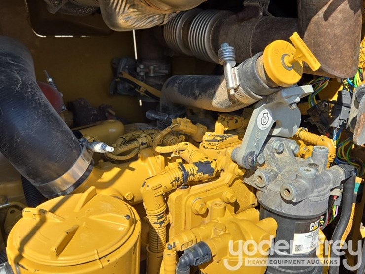 2021-caterpillar-d4-lgp-image-54