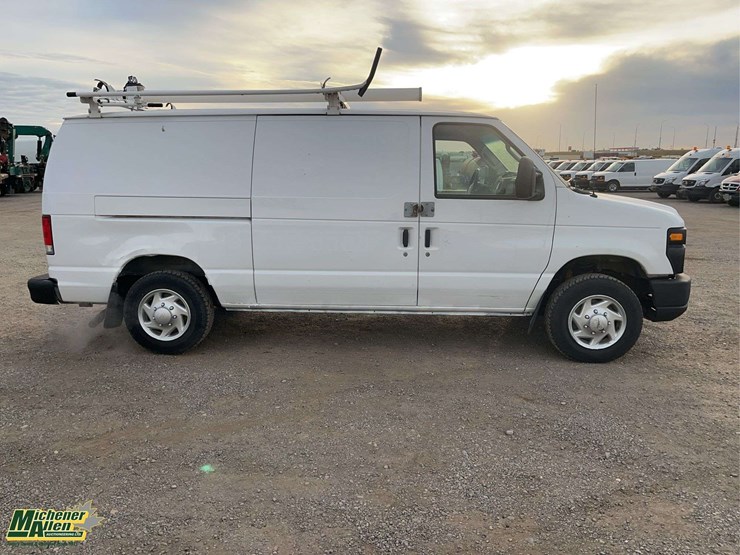 2014-ford-cargo-image-7