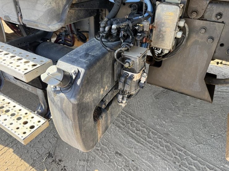 2018-freightliner-m2-dump-truck-image-40