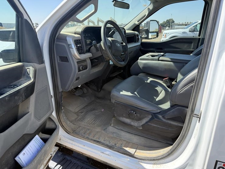 2024-ford-f350-xl-image-28
