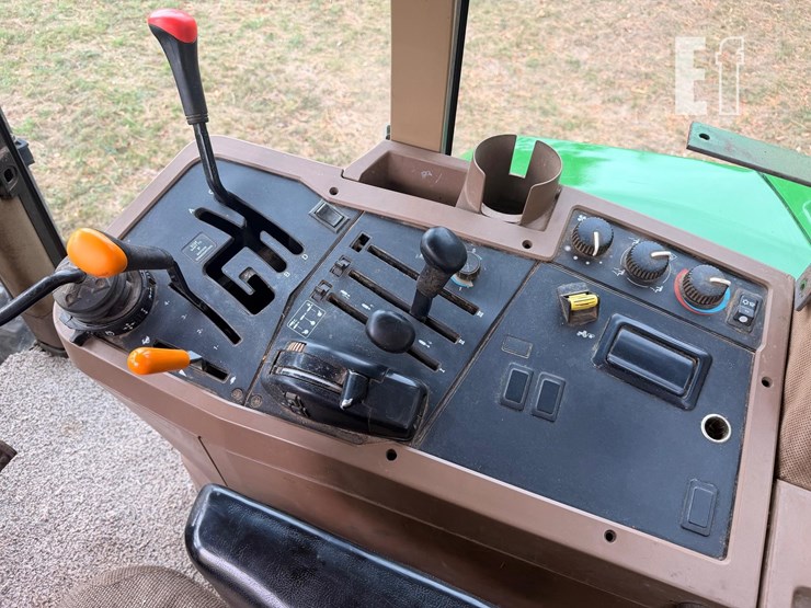 2000-john-deere-7510-image-16