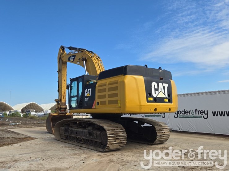 2018-caterpillar-352-image-3