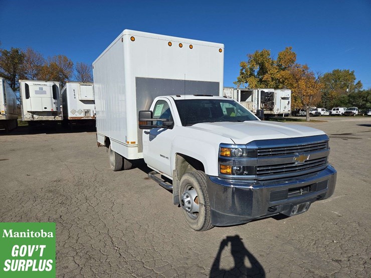 2017-chevrolet-silverado-3500hd-image-2