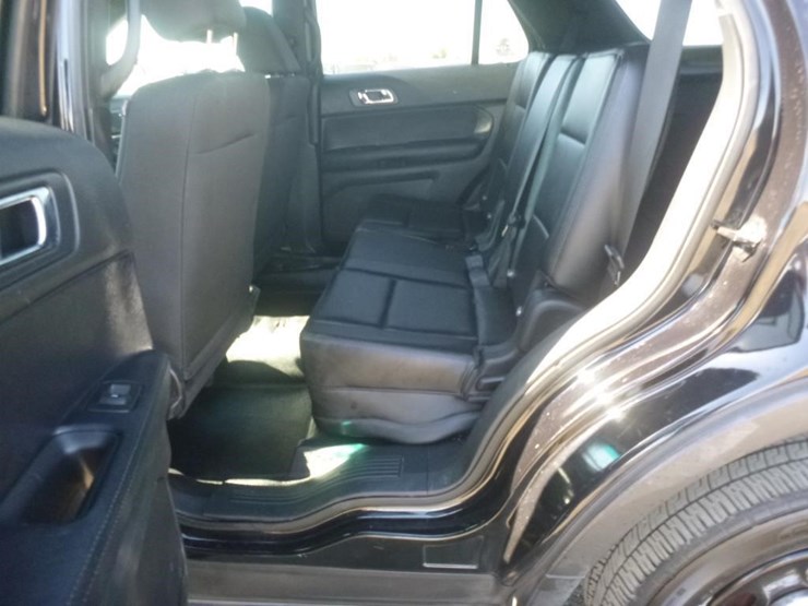 2016-ford-explorer-image-6
