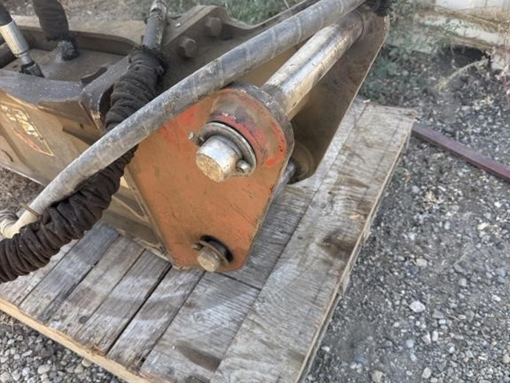 cat-b8-backhoe-breaker-hammer-image-12