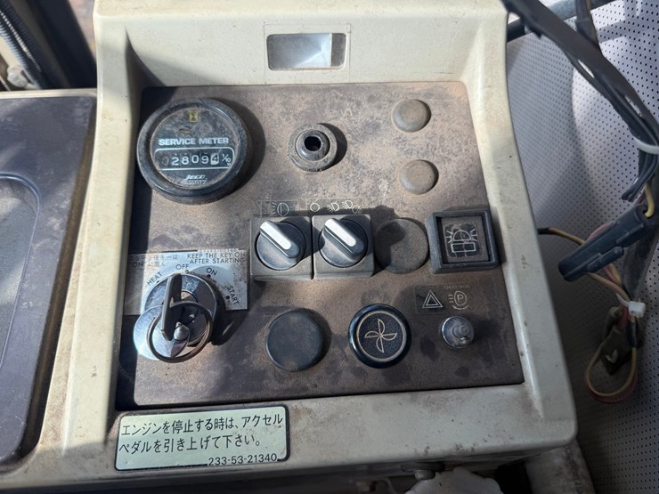 #3534-•-komatsu-gd305a-motor-grader-image-92