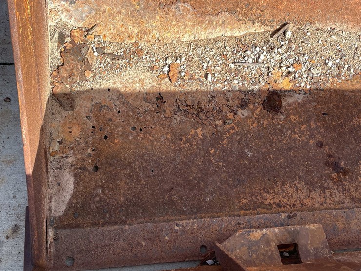#1814-•-skid-steer-straight-edge-bucket-image-6