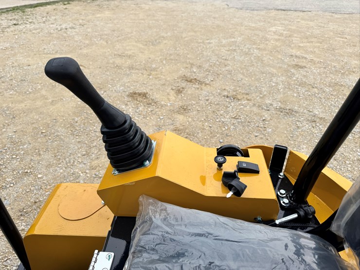 2026-unused-rt15r-z-mini-excavator-...-broken-throttle-see-photos,-can-be-adjusted-manually-image-9