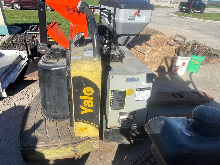 #1802-•-yale-electric-pallet-jack-image-10