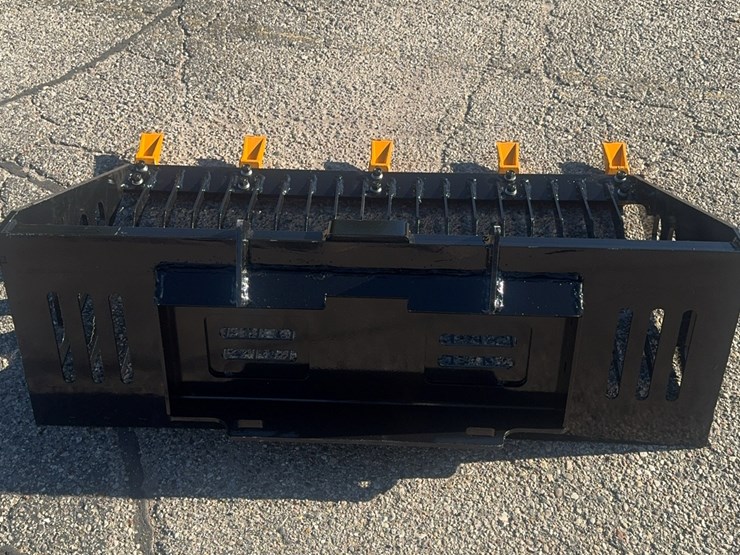 future-mini-skid-steer-rock-bucket-image-4