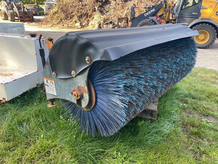 #3170-•-bobcat-universal-mount-street-sweeper-image-3