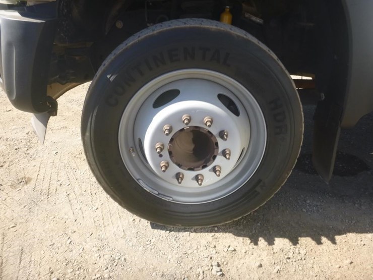 2011-ford-f550-image-17