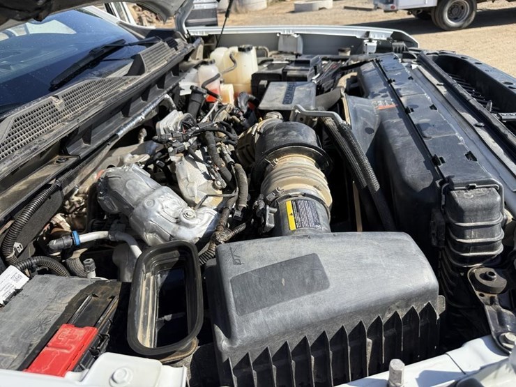 2025-chevrolet-3500-image-71