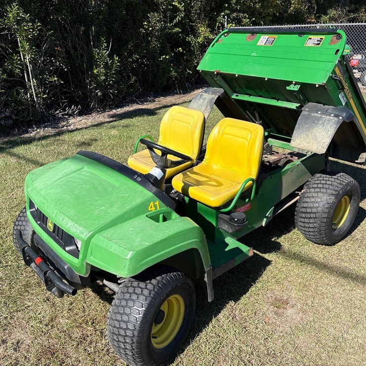 JOHN DEERE GATOR