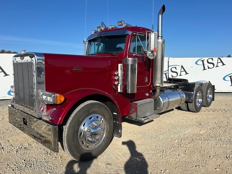 2000-peterbilt-379-image-1