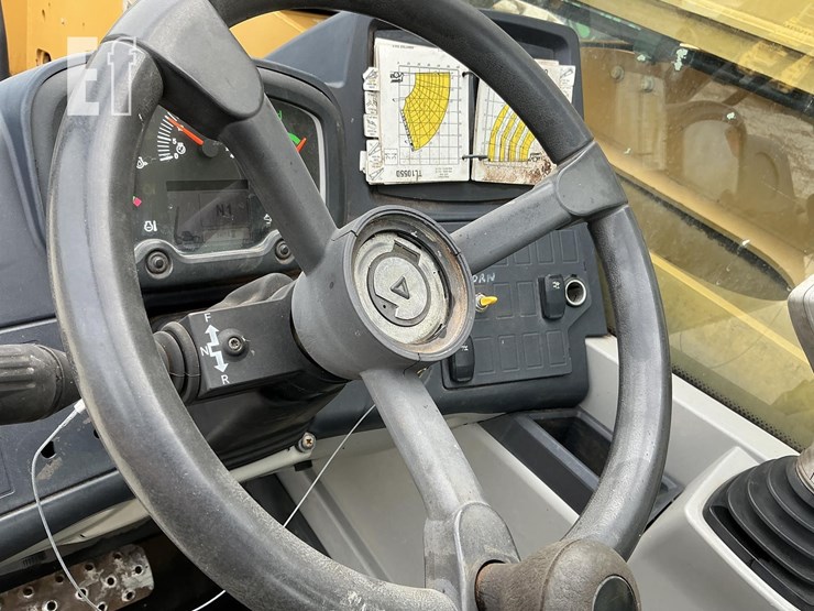 2018-caterpillar-tl1055d-image-14
