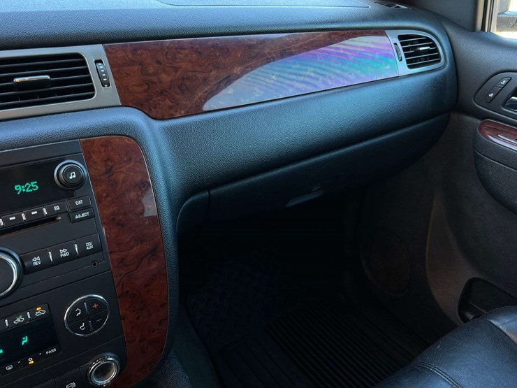 2011-chevrolet-silverado-2500hd-ltz-image-18