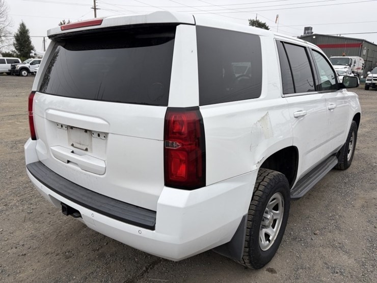 2017-chevrolet-tahoe-image-4