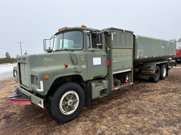 1984-mack-dm492s-image-1