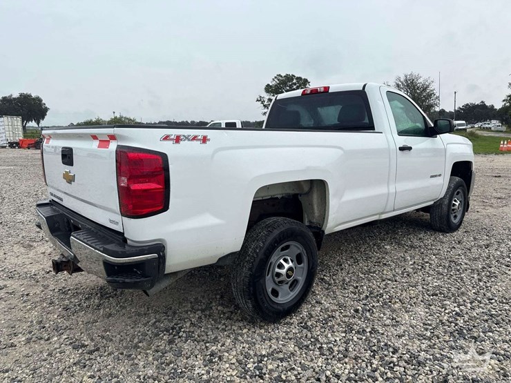 2015-chevrolet-silverado-2500-image-3