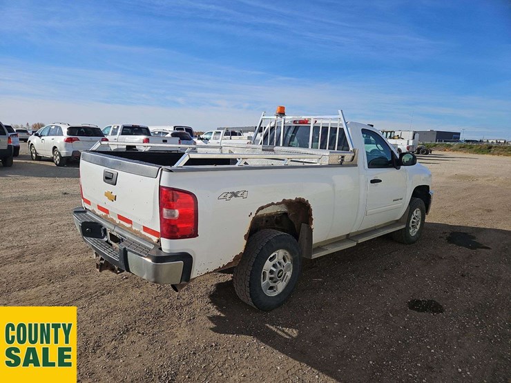 2011-chevrolet-silverado-2500hd-image-4