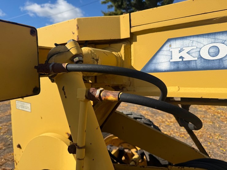 #3534-•-komatsu-gd305a-motor-grader-image-24