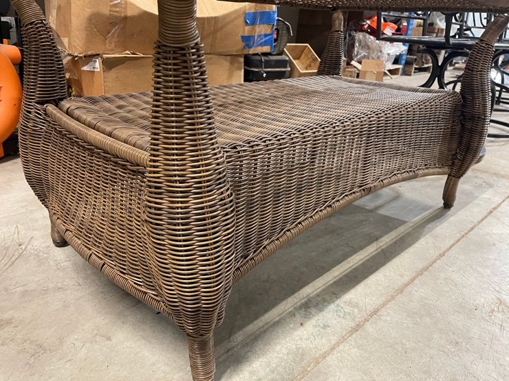 #3168-•-wicker-patio-table-image-2