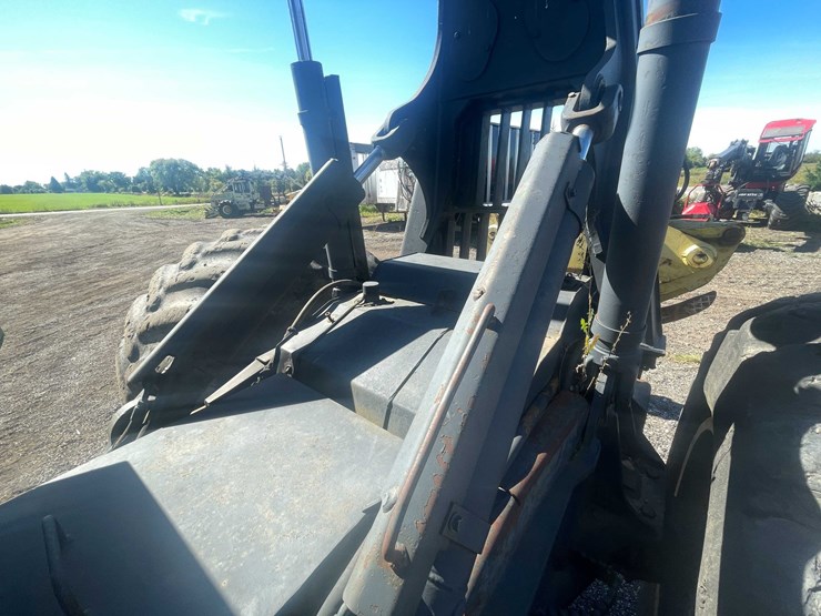2000-john-deere-660-image-23