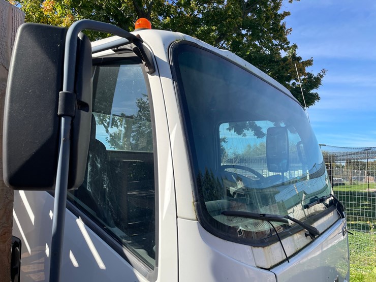 isuzu-nqr-image-36