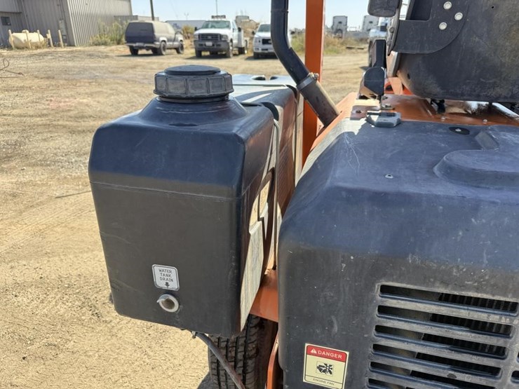 lay-mor-sm-300-3-wheel-broom-image-23