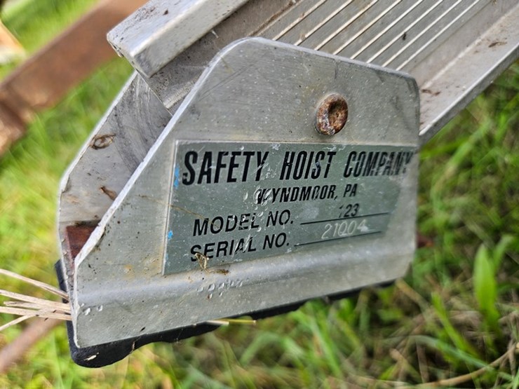 #2130-•-safety-hoist-model-123-hoist-ladder-image-14