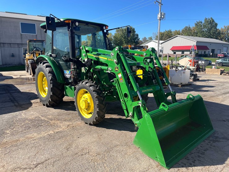 2024-john-deere-5075e-image-3