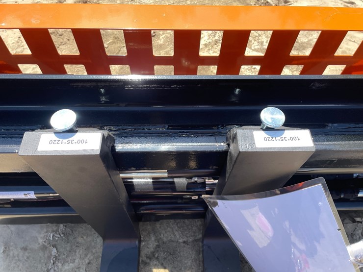 #2000-•-wolverine-skid-steer-pallet-fork-hydraulic-adjustable-attachment-image-9