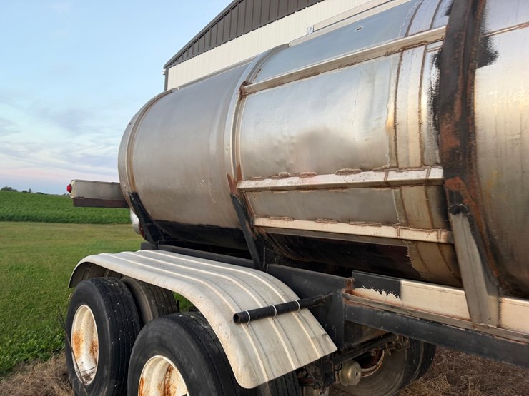 #1735-•-1984-certified-waste-tanker-image-11