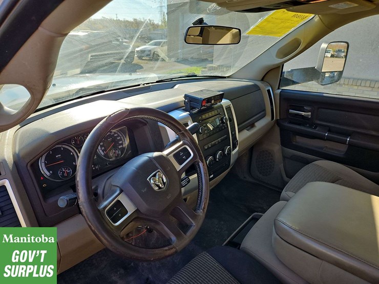 2011-dodge-3500-image-19