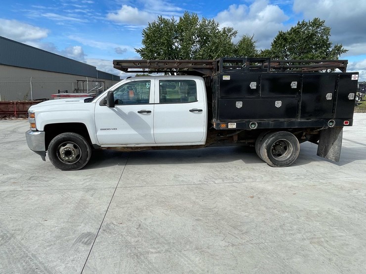 2018-chevrolet-3500-image-8