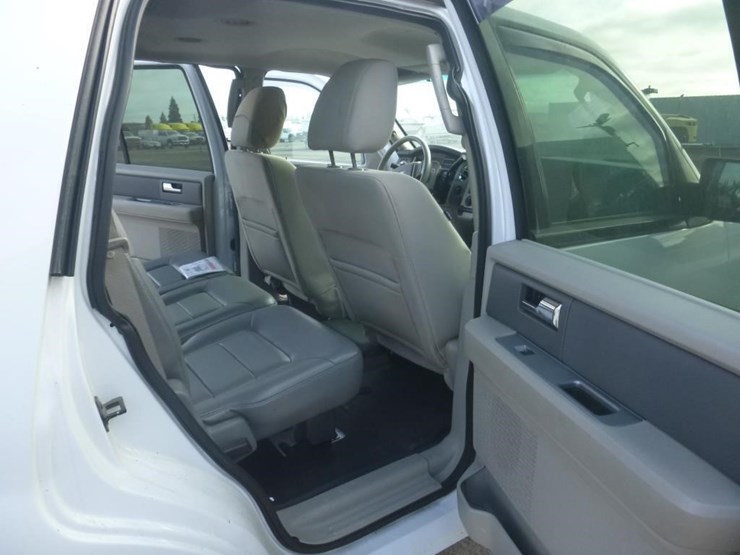 2011-ford-expedition-image-9