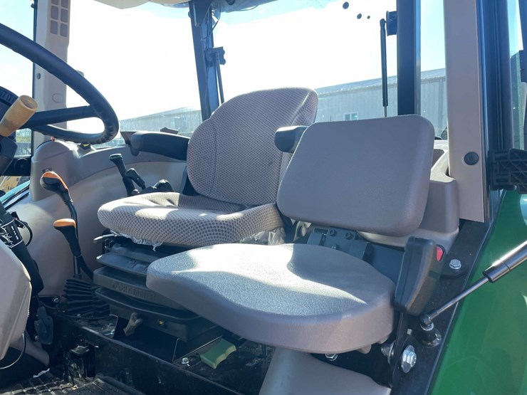 2024-john-deere-5075e-image-24