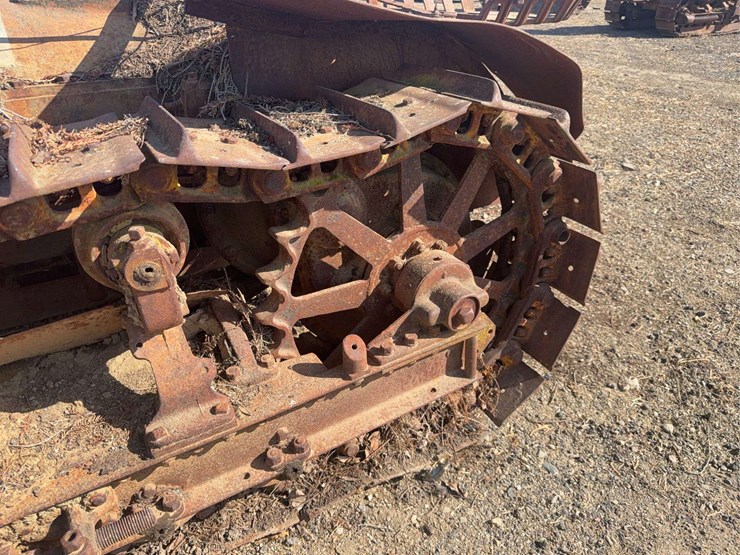 caterpillar-thirty-image-8
