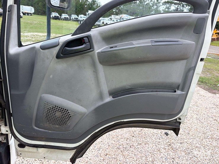 2008-isuzu-npr-image-16