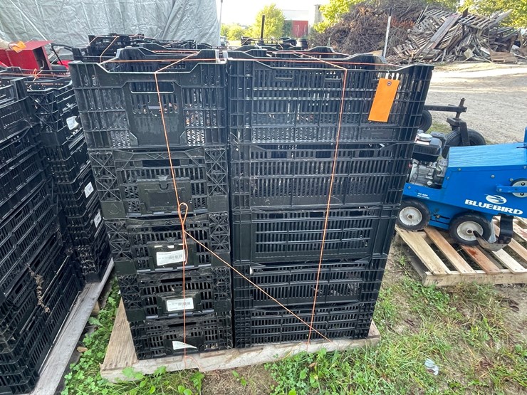 #3218-•-pallet-of-stackable-poly-crates-image-1