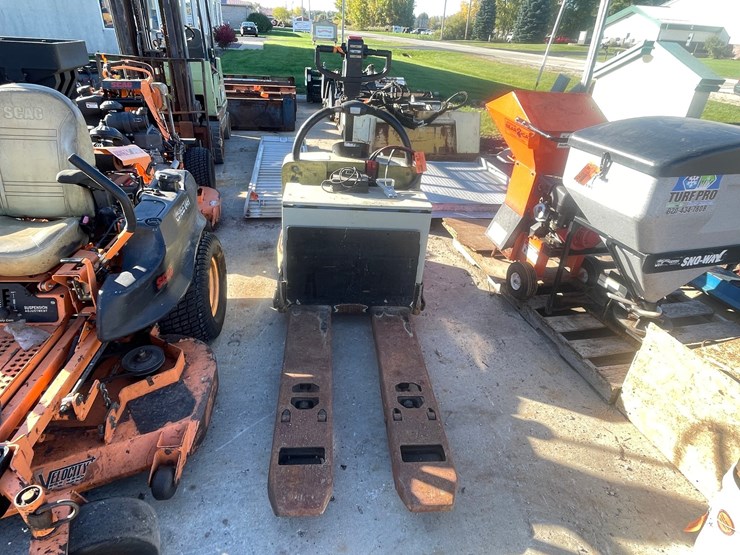 #1802-•-yale-electric-pallet-jack-image-2