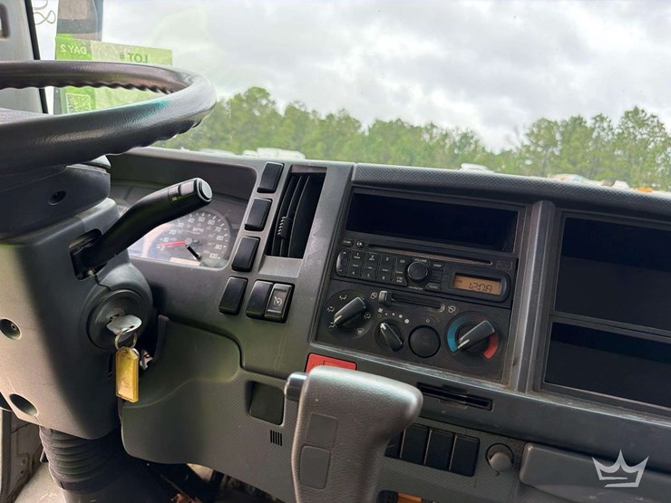 2008-isuzu-npr-image-8