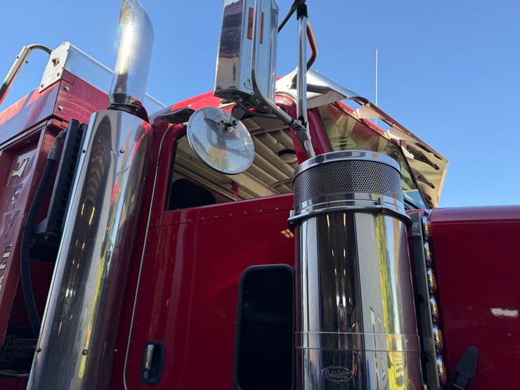 2005-peterbilt-378-image-26